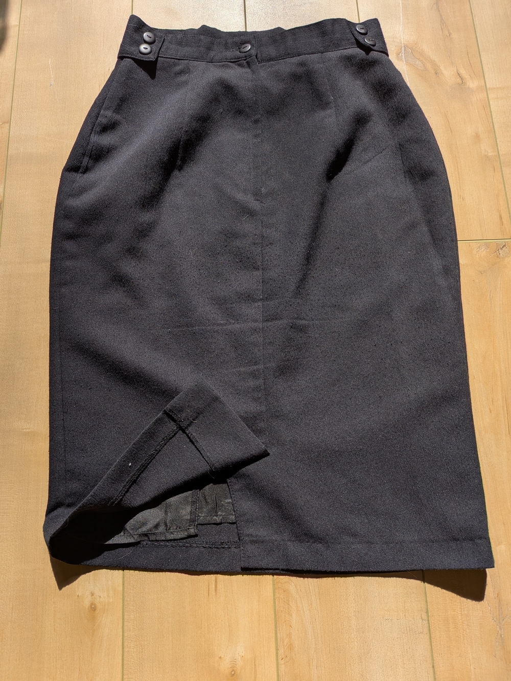 Classic Black Pencil Skirt - Tailored Women's Work Skirt Vintage 90s Canada Made